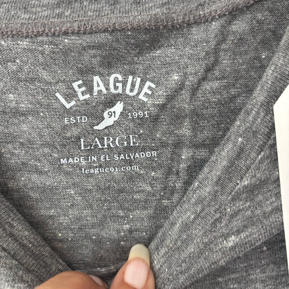 NWT League UNH Wildcats gray Blue T-Shirt SZ L - Picture 5 of 9